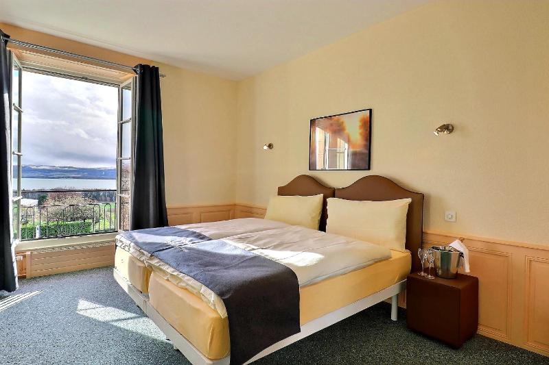 Double Room with Lake View image 3