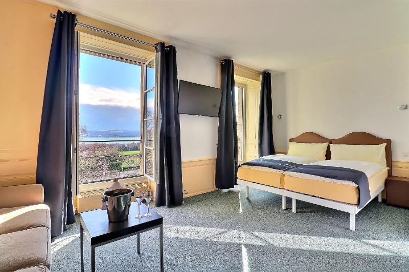 Superior Double Room with Lake View image 3