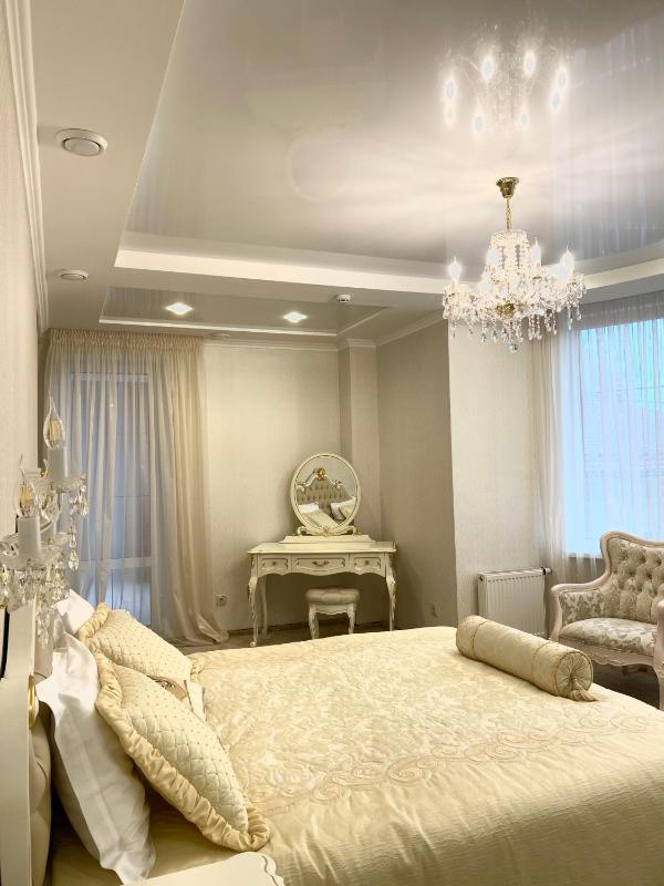 Deluxe King Suite image 2