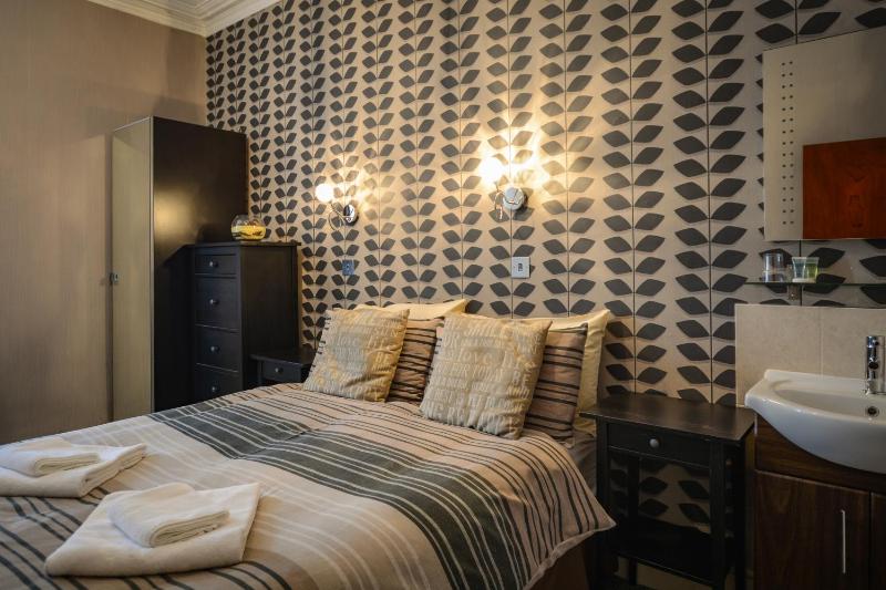 Standard Double Room with Shared Bathroom image 1