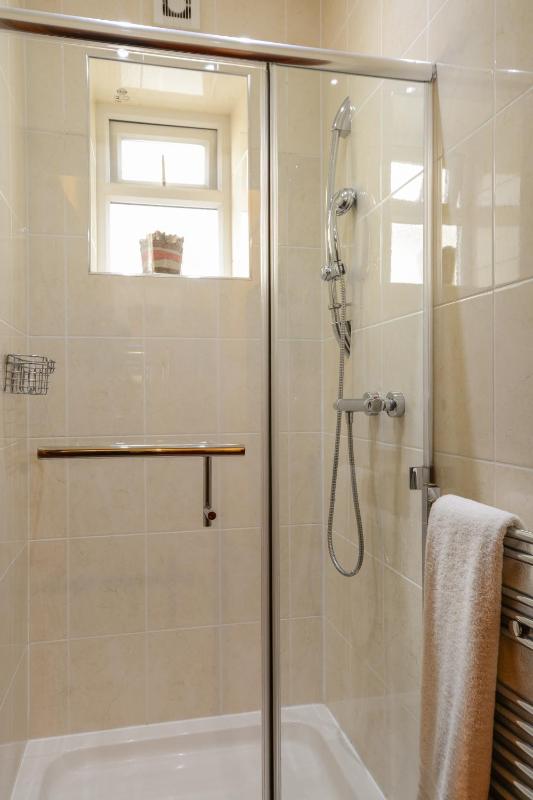Standard Single Room with Shared Bathroom image 4