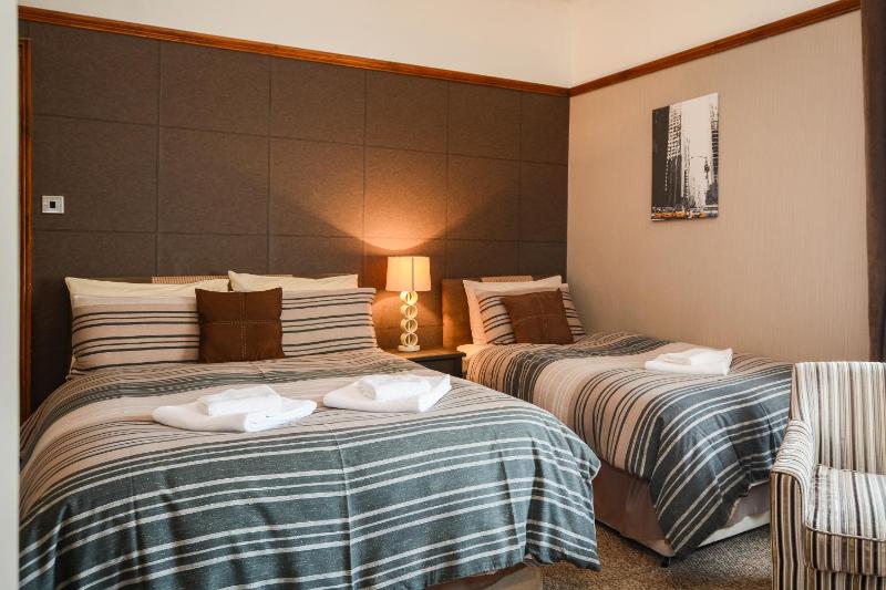 Standard Triple Room image 4