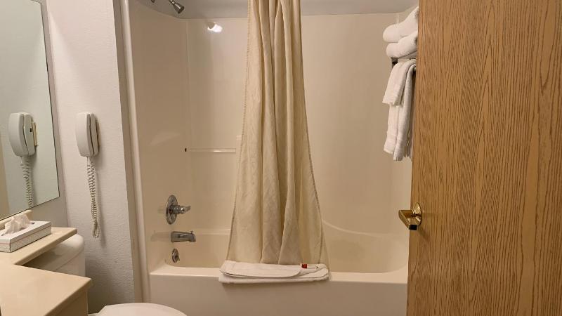 Queen Room with Two Queen Beds - Non-Smoking image 2
