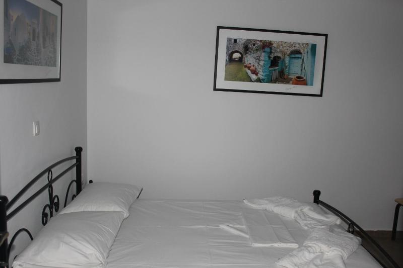 Deluxe Double Room with Balcony image 4