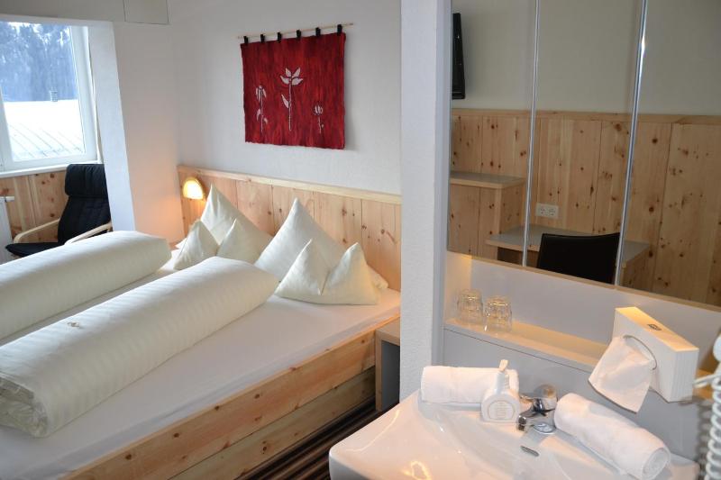 Double Room with Mountain View image 2