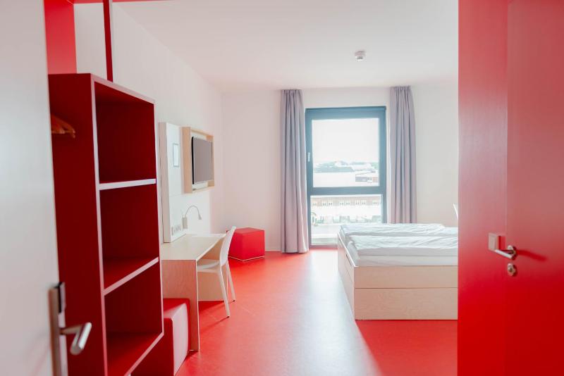 Standard Twin Room image 4
