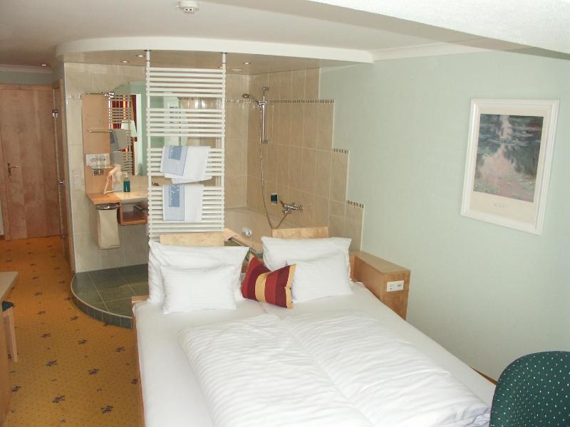 Superior Double Room image 3