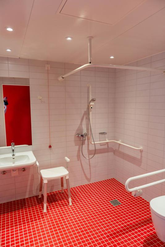 Twin Room - Disability Access image 3