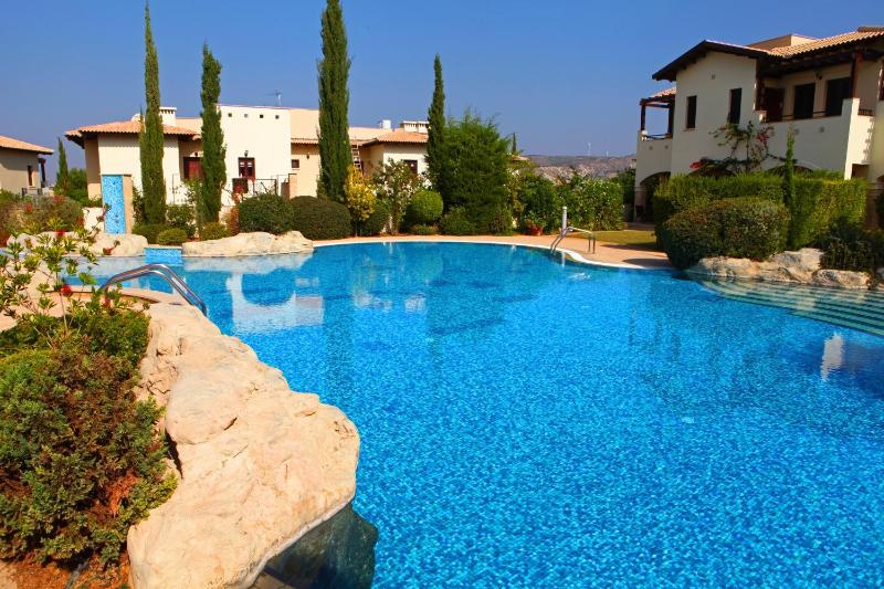 Three-Bedroom Junior Villa with Shared Pool image 3