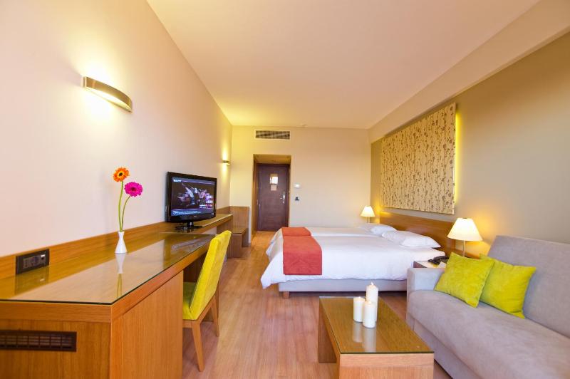 Double Room with Sea View image 4