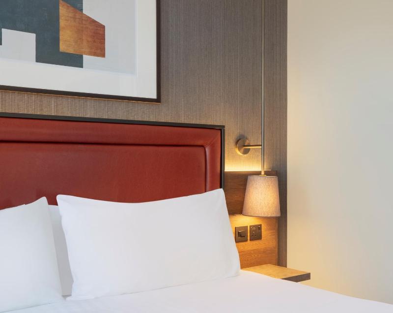 Superior King Room image 4