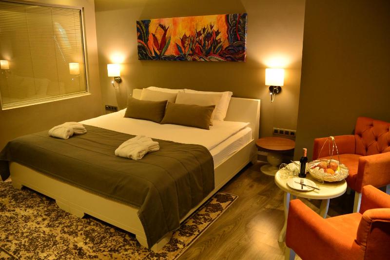 Standard Double Room with Balcony image 1