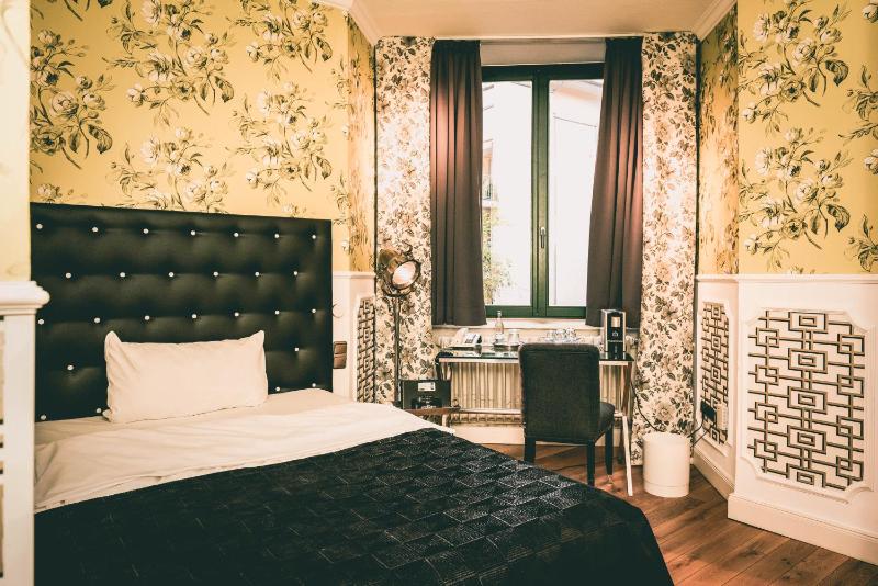 M Room image 2