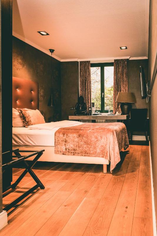 M Room image 4