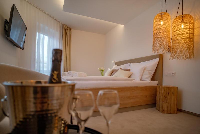 Deluxe Double or Twin Room with Balcony image 1