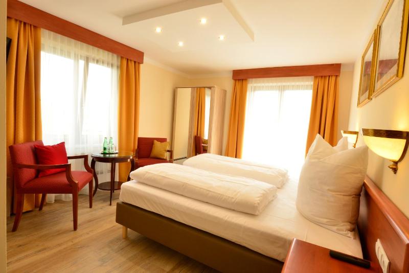 Double Room image 4