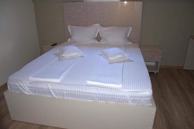 Double Room image 4