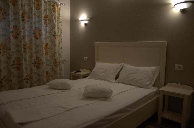 Double Room image 3