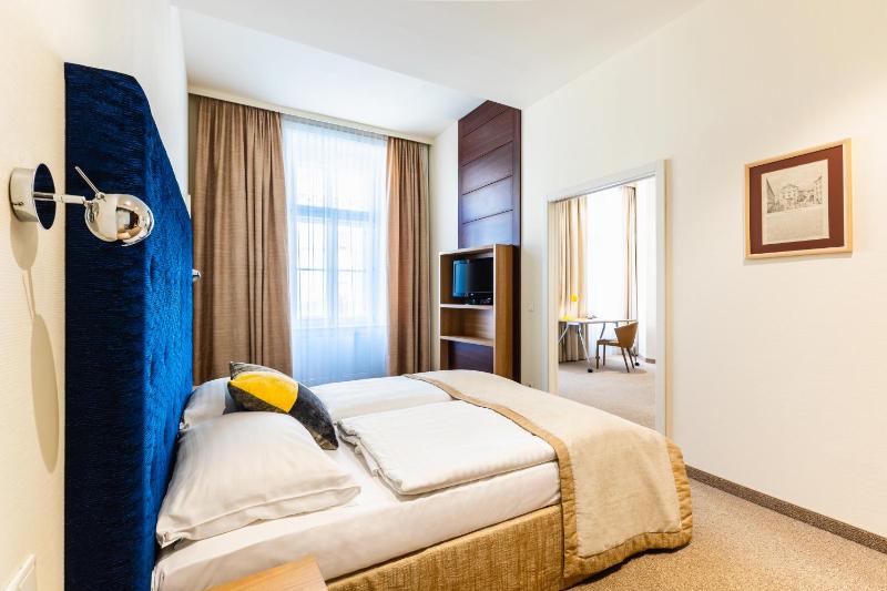 HiLight Suites Hotel - image 7