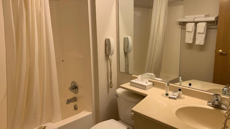 King Suite with Spa Bath image 3