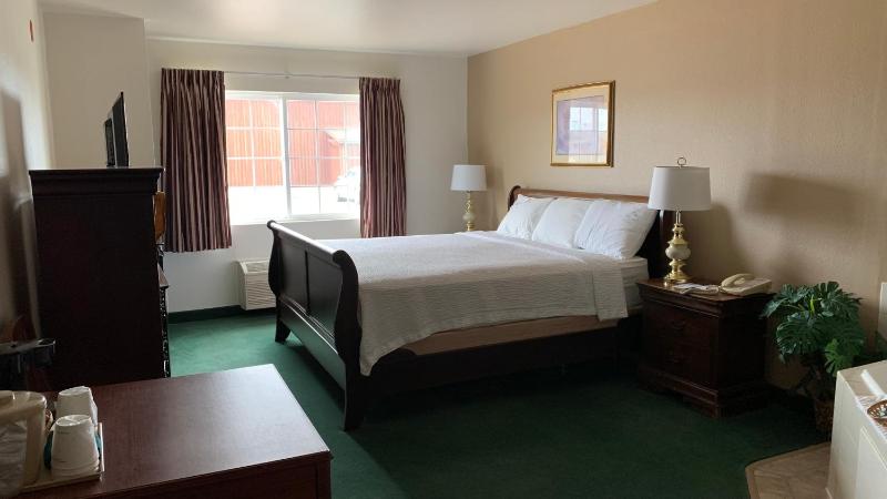 King Suite with Spa Bath image 1