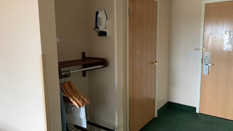 Queen Room - Disability Access image 4