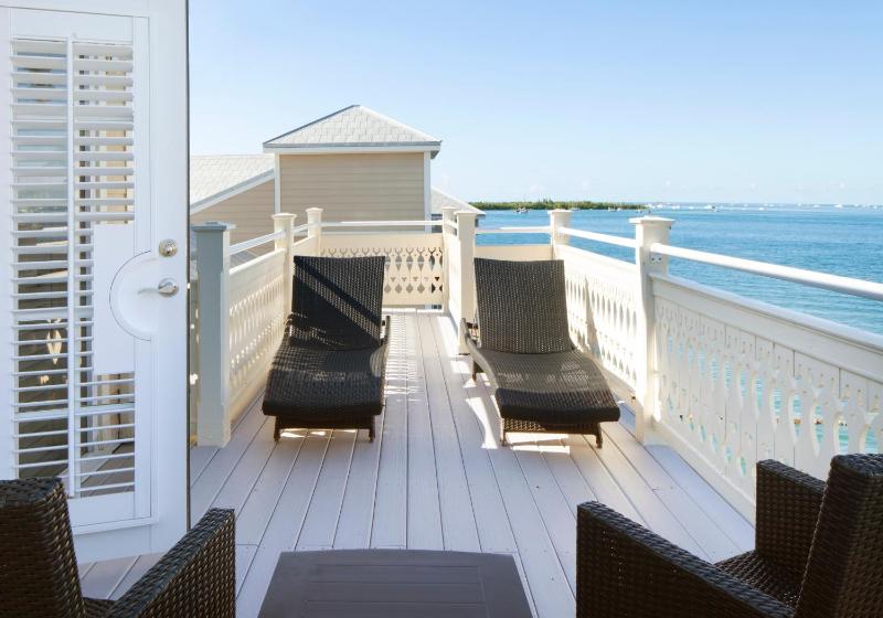 Pier House Resort & Spa - image 37