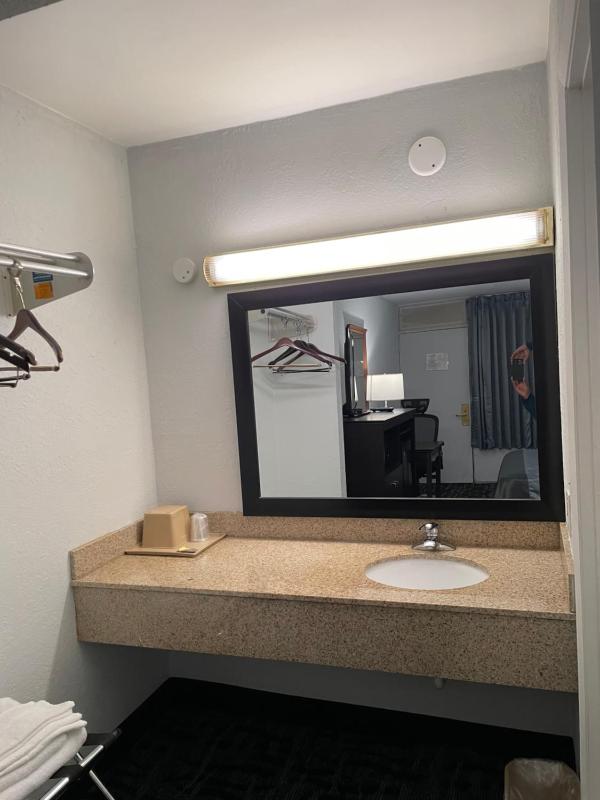Single Room image 2