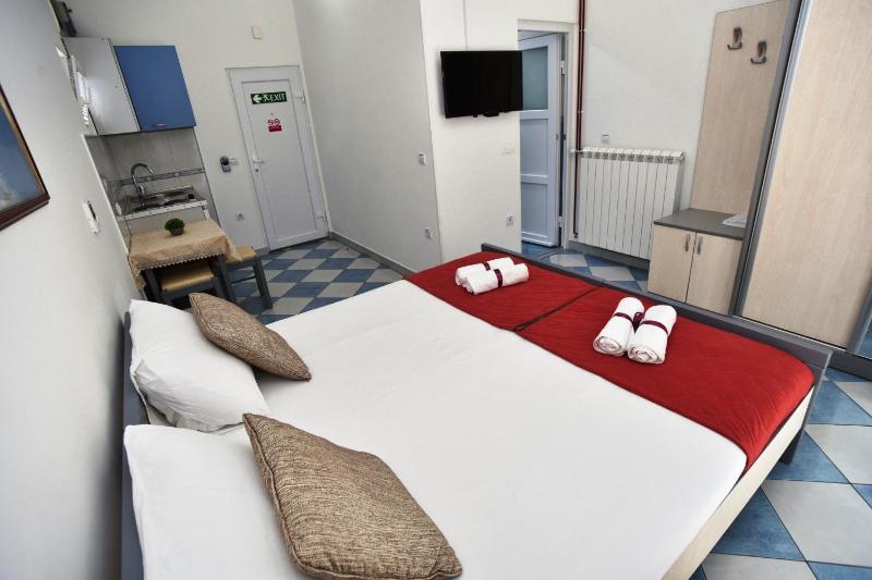 Studio Apartment (2 Adults) image 4