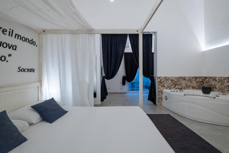 Queen Suite image 3
