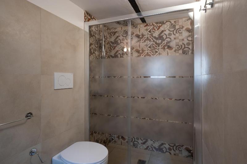 Standard Quadruple Room image 4