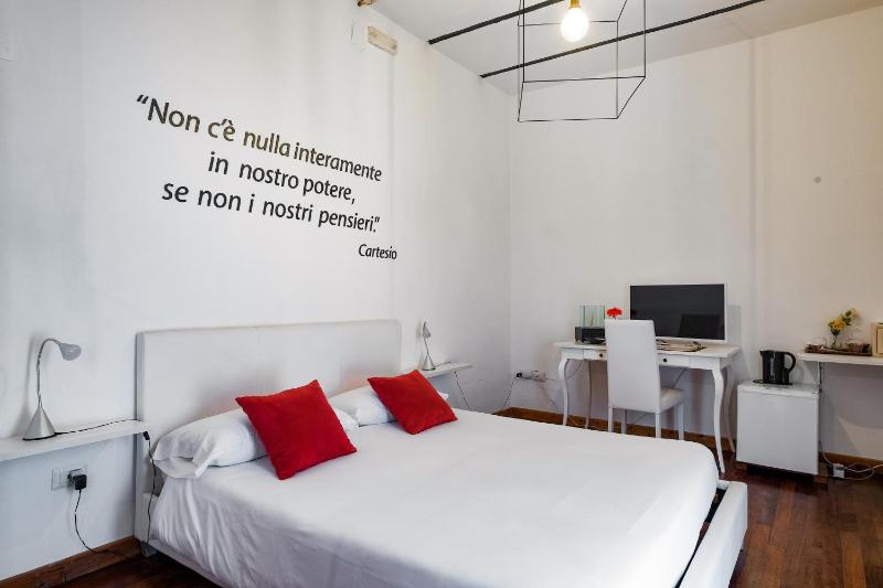 Standard Quadruple Room image 2