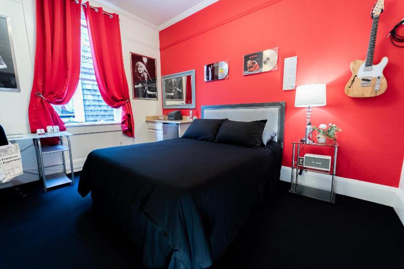 Queen Room with Shared Bathroom image 1
