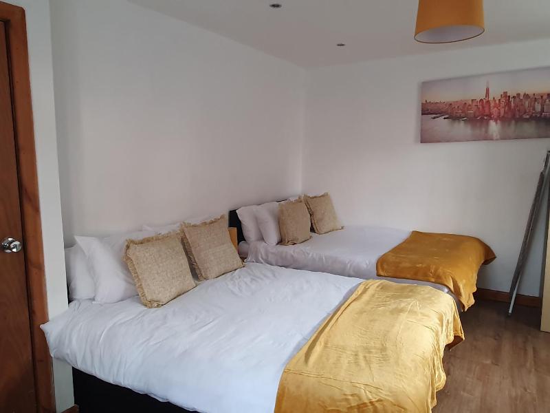 Double Room with Shared Toilet image 2