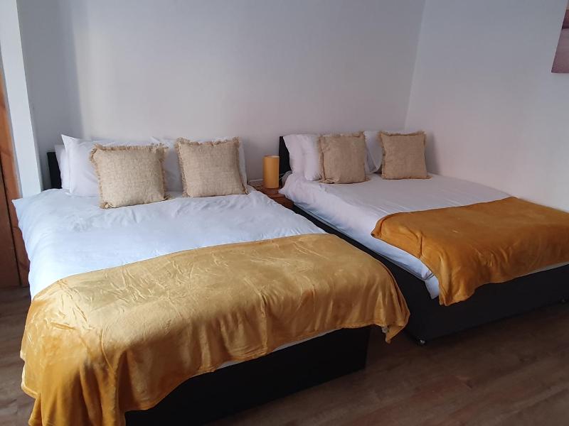 Double Room with Shared Toilet image 3