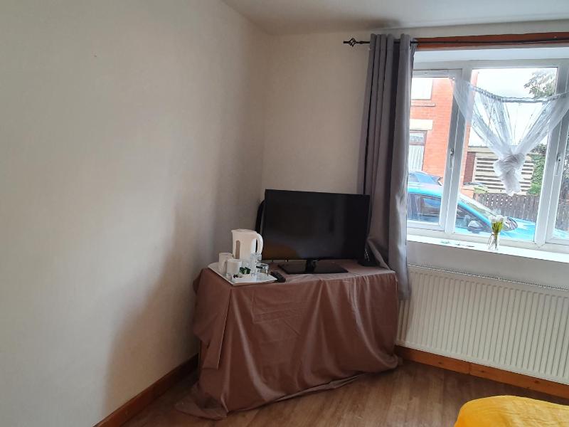 Double Room with Shared Toilet image 4