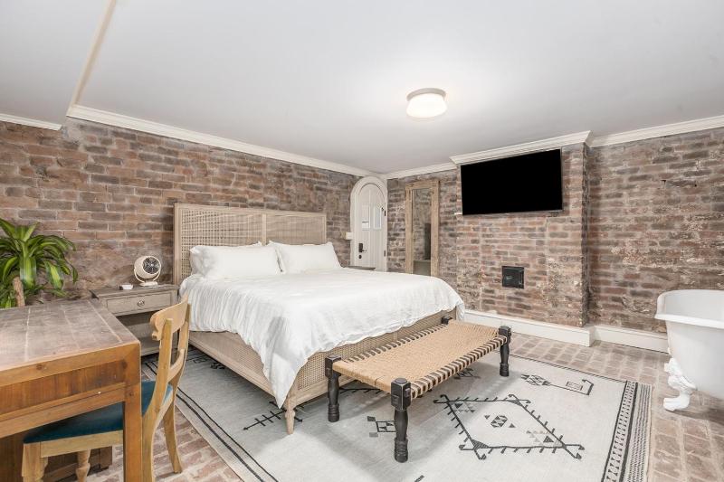 Bellwether House - image 11