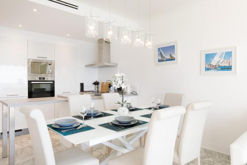 On La Croisette deluxe 2 bedrooms 2 baths - image 2