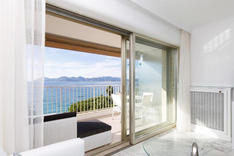 On La Croisette deluxe 2 bedrooms 2 baths - image 6