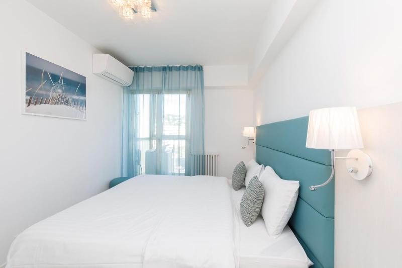 On La Croisette deluxe 2 bedrooms 2 baths - image 12