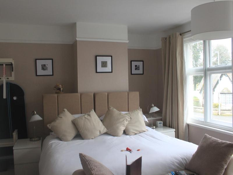 Superior Twin Room image 1