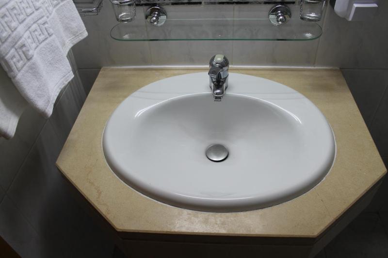 Triple Room with Private Bathroom image 4