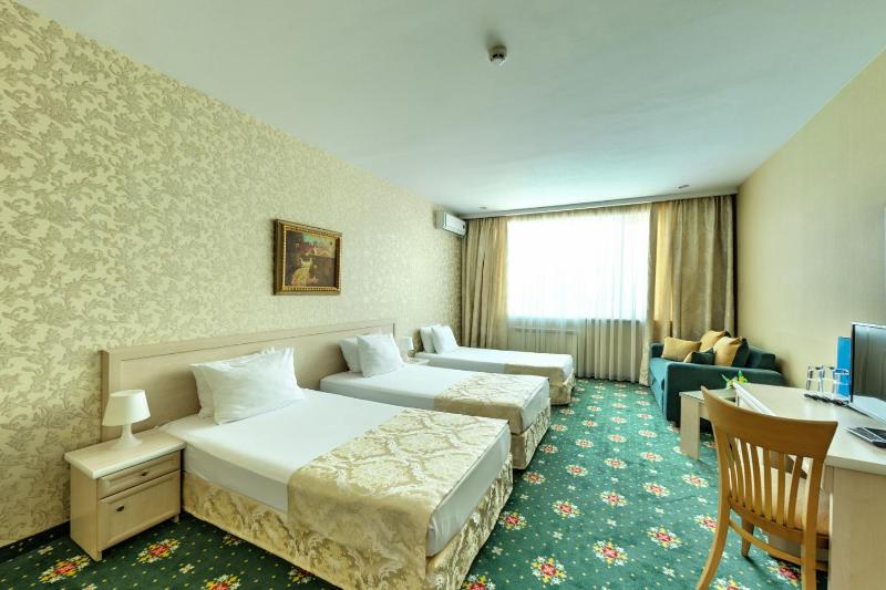 Triple Room with Extra Bed image 1