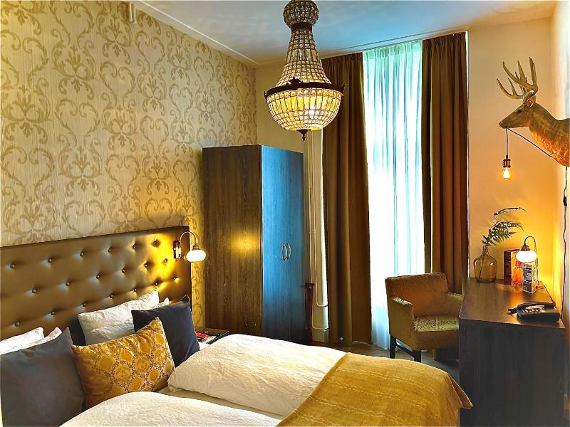 Standard Double Room image 4