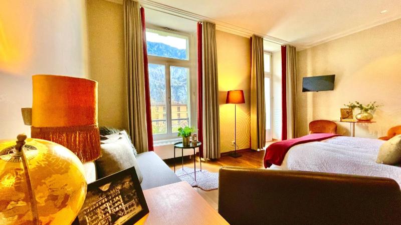 Deluxe Double Room with Balcony image 3