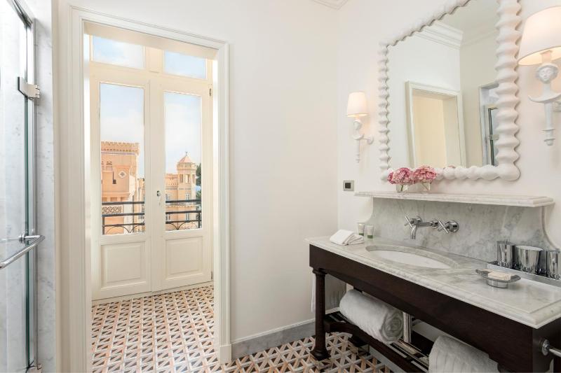 Superior Double Room image 3