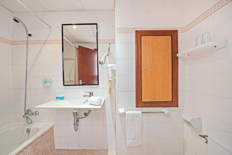 Double Room image 3