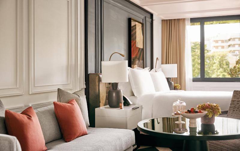 Junior Suite with View image 1