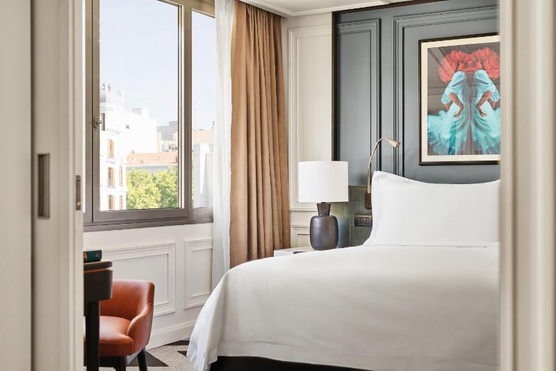 One-Bedroom Suite image 3