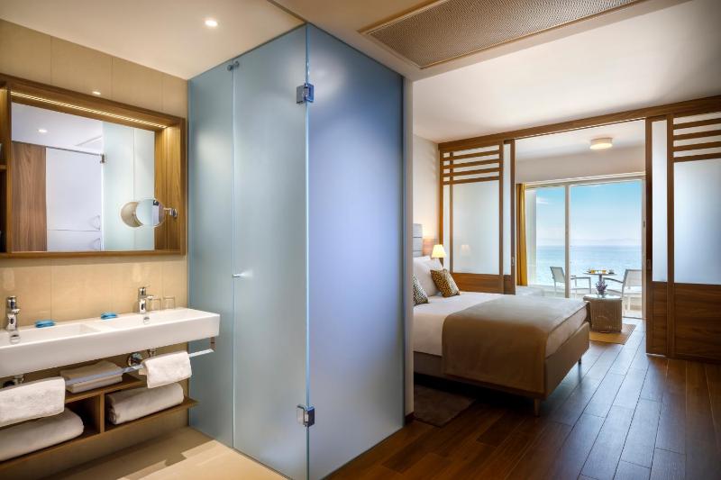 Room for 2+2 Seaview image 2